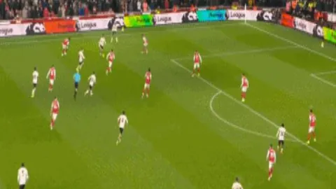 哪吒2票房狂飙超212亿，冲刺票房巅峰