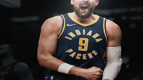 里尔能否逆袭翻盘？弗莱堡对决，主帅压力山大，谁将率先尝到败果？